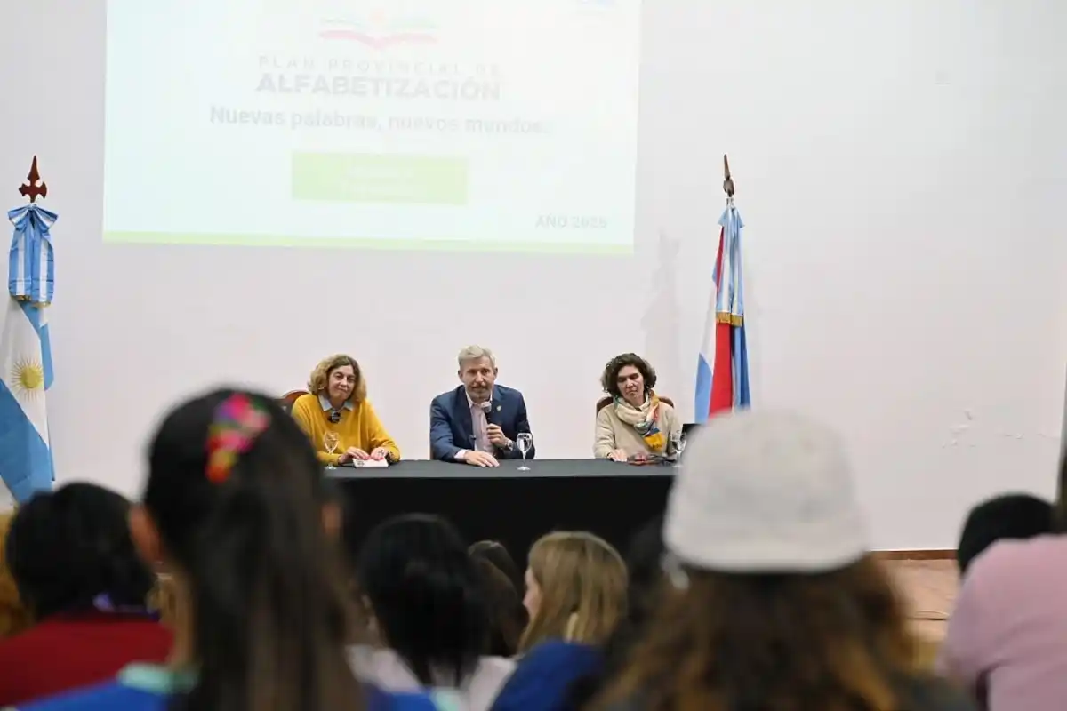 Docentes entrerrianos abuchearon a Frigerio tras polémicas declaraciones