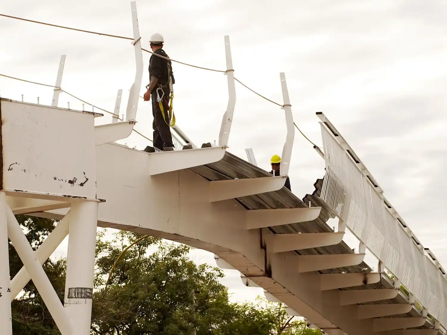 Bulevarización de 9 de Julio: concluyó el hormigonado del puente peatonal y bicisenda en altura