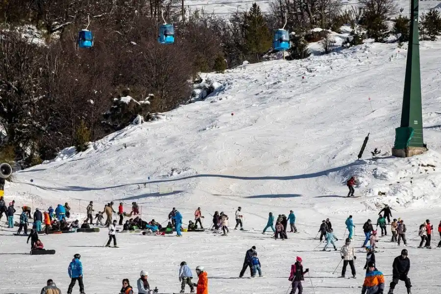 En medio de la recesión, el turismo de invierno registró una caída del 22 % en el gasto total