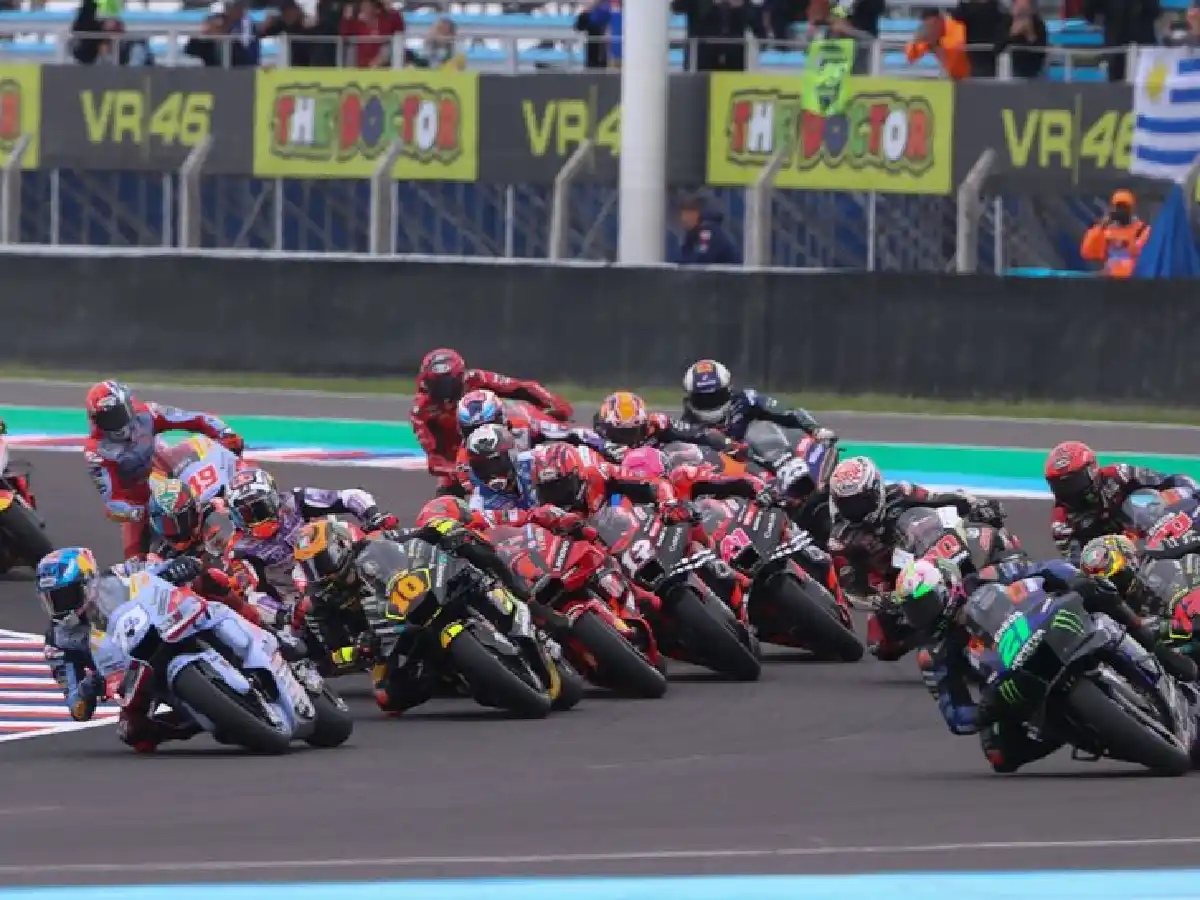 Con un festejo dedicado a la selección argentina, Marco Bezzecchi ganó el Gran Premio de Termas de Río Hondo en el MotoGP