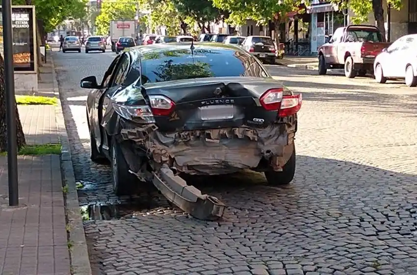 Alcoholizado y a toda velocidad, embistió a un vehículo en el centro rosarino