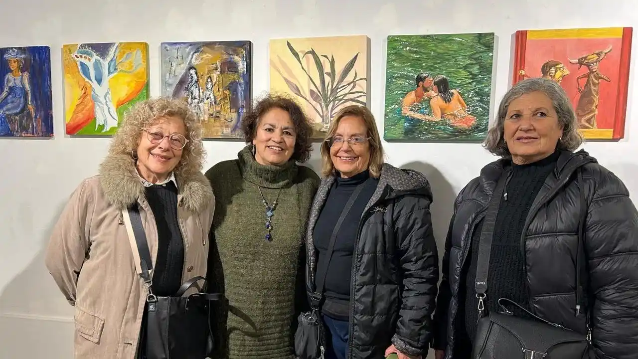 Las artistas plásticos se unieron para hacer algo colectivo sin perder las diferencias y la independencia. Desde Luján, 4 de ellas visitaron Tres Arroyos: Silvia Di Marco, Liliana Sosa, Noemí Burgos y Rosana Baffa