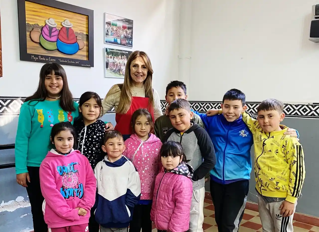 “A los que quieren ser docentes, les diría que hoy es una gran lucha, pero es un trabajo tan humano que lo hacés porque te nace”, afirmó.
