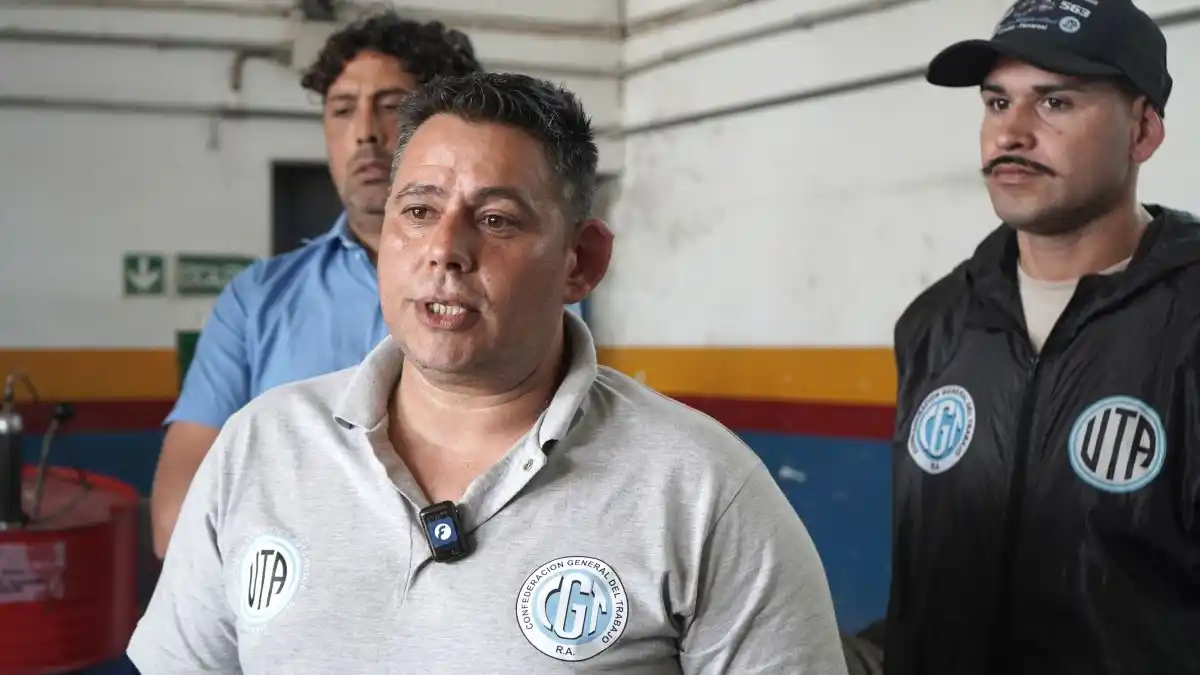 Los micros de frente al taller para ser reparados