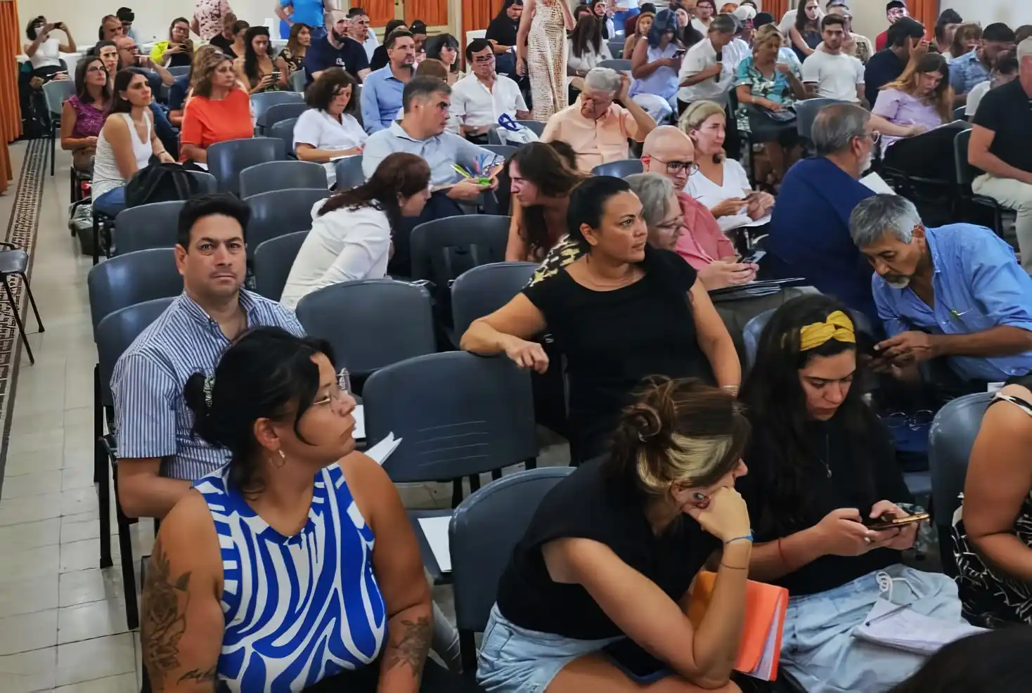 Vargas y Alberro, en el encuentro de autoridades sanitarias por el brote de dengue.