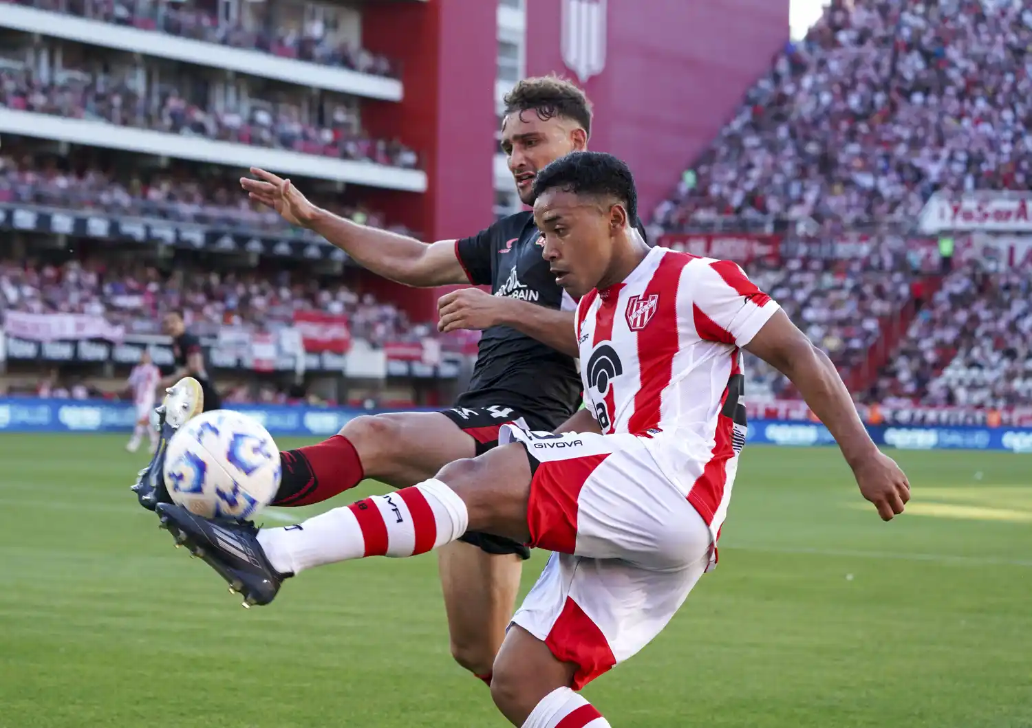 Estudiantes goleaba, pero terminó sufriendo