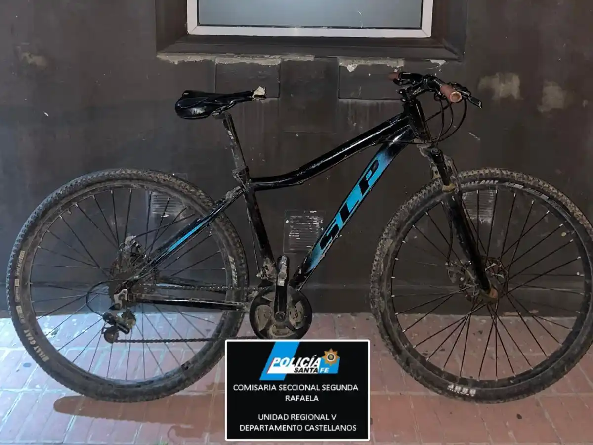 Encontraron una bicicleta abandonada en Bv. Roca y buscan a su dueño