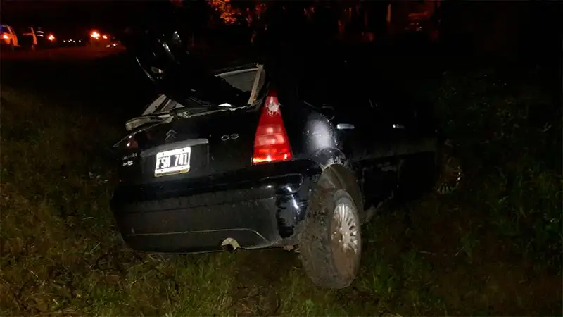 Una familia protagonizó violento despiste sobre Ruta 12