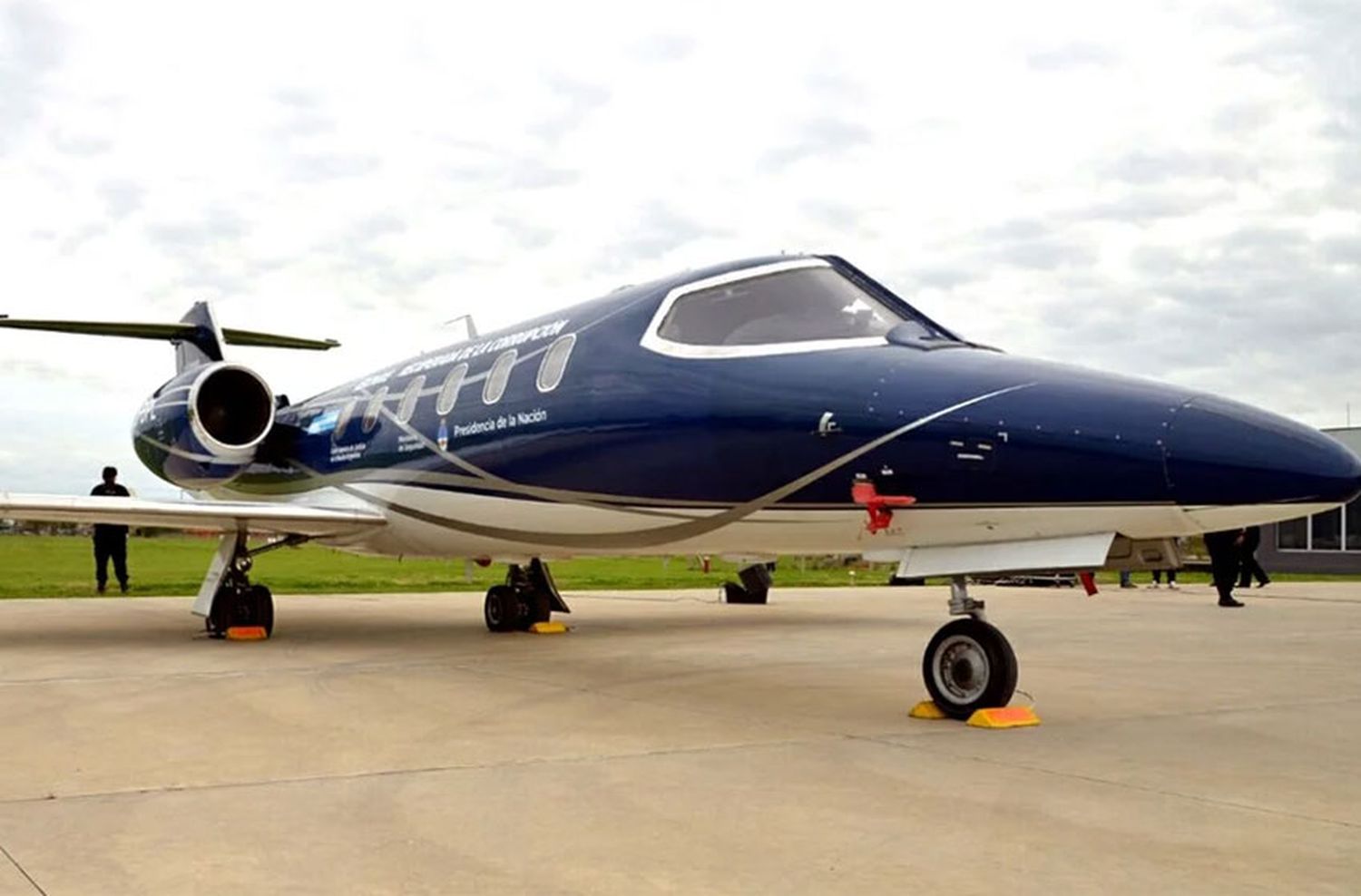 Subastan uno de los aviones confiscados a Lázaro Báez