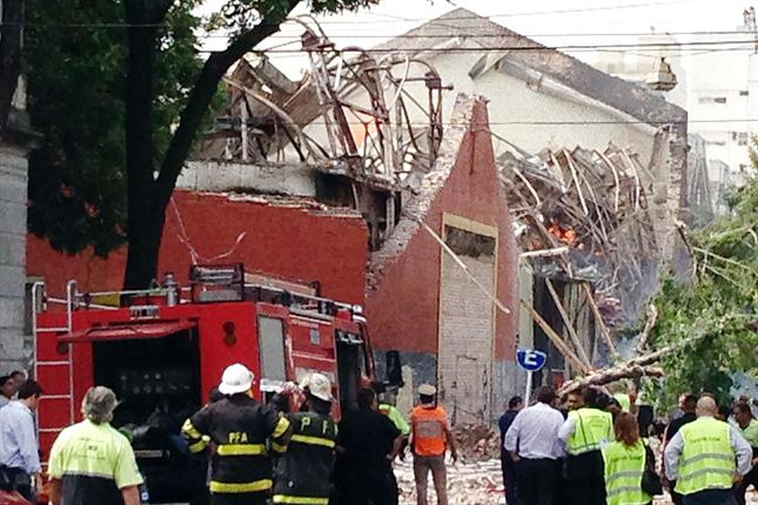Incendio y derrumbe en Barracas: Último adiós a los bomberos y rescatistas fallecidos
