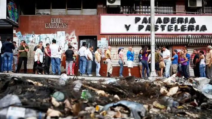 Hiperinflación y más DETERIORO: lo que le espera a la economía de Venezuela en el 2021