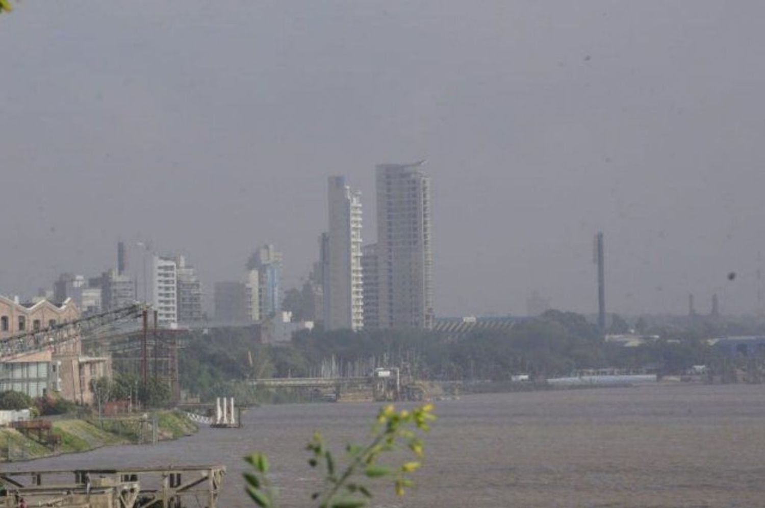 Nuevos focos de incendio frente a Granadero Baigorria