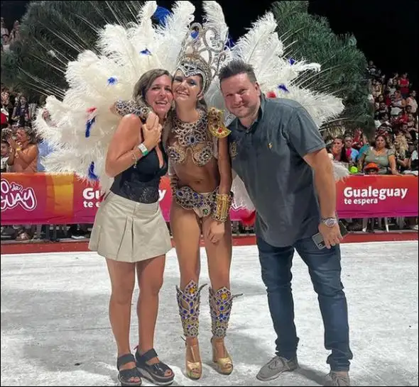 Josefina, la hija de Sandra Borghi posa junto a su familia para su cuenta de InstagamPor: Instagram