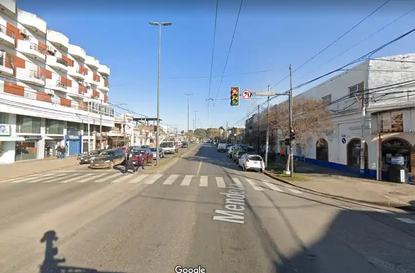 Robo a una joyería en zona noroeste: forzaron la reja para entrar, se llevaron mercadería en bolsas de consorcio y huyeron