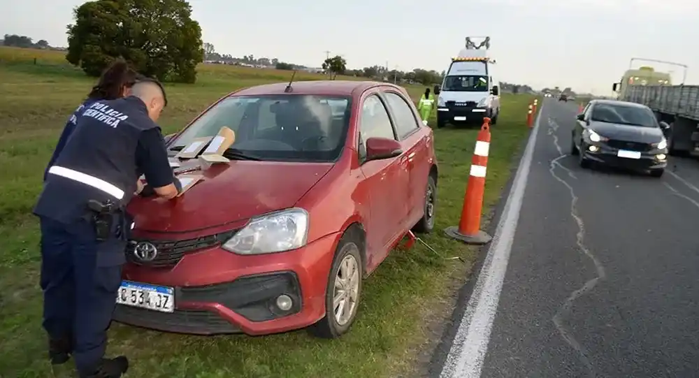 El auto del profesor de la UNLP quedó intacto en la banquina.

Ahora Saladillo