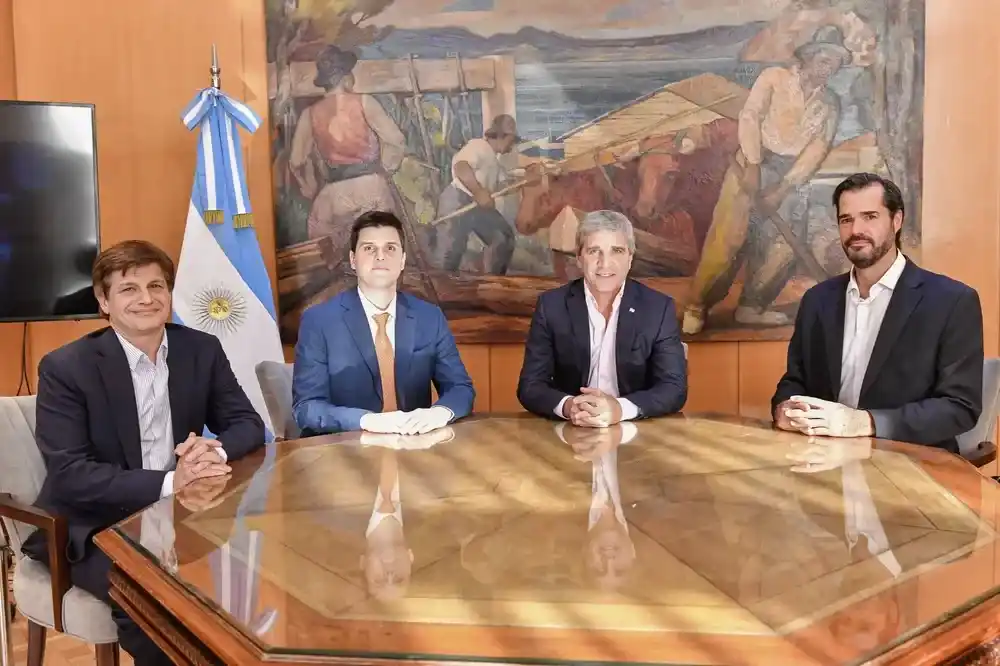Luis Caputo fue el encargado de anunciar la inversión privada para construir el reactor nuclear.