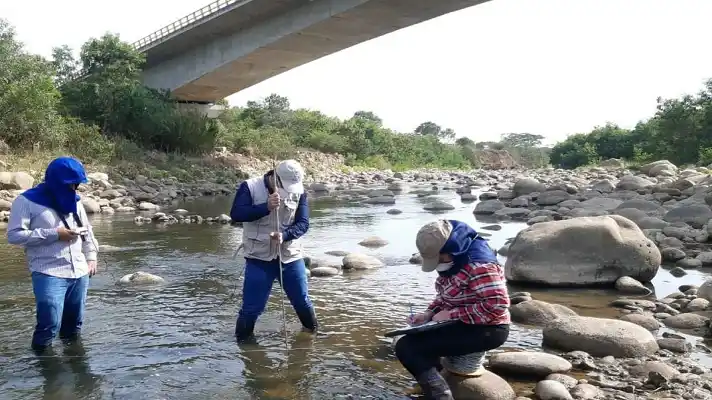 ¡DOLOR! Hallan cuerpo del pequeño venezolano de 7 años arrastrado por el río Pamplonita
