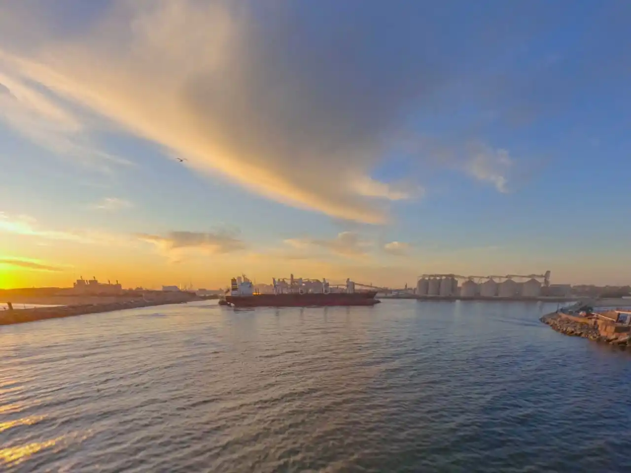 Puerto Quequén supera por primera vez los 8 millones de toneladas