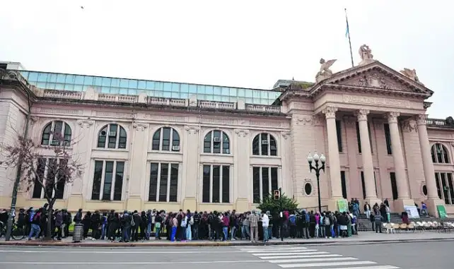 Los universitarios deciden si comienza el segundo semestre