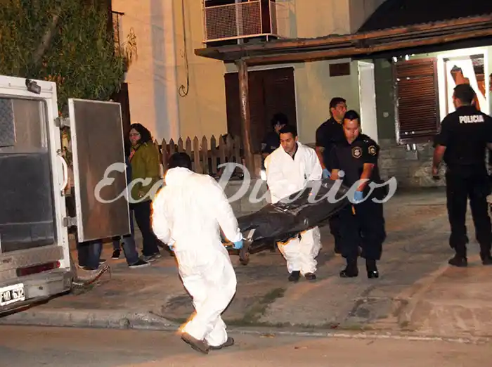 Mató a su ex pareja, disparó a policías y se atrinchero en su casa