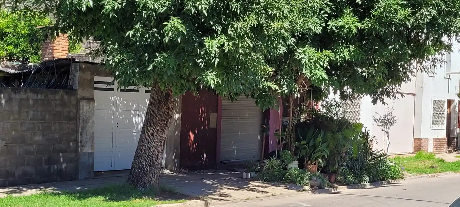 Un hombre realizó exhibiciones obscenas al paso de una mujer en la zona de Salta y Novillo.
