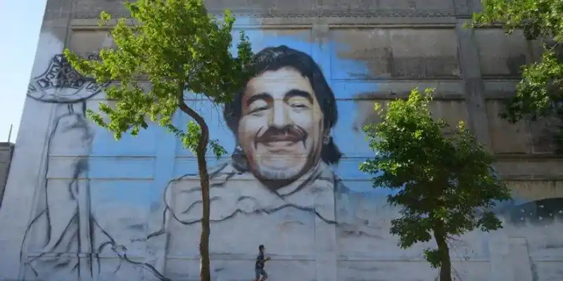 San Diego Maradona, patrono de los artistas tiene su mural en Argentina