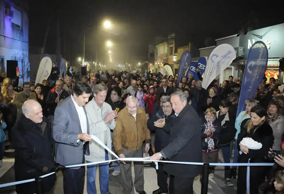 Entre vecinos, artistas y autoridades se inauguró el renovado centro A Cielo Abierto 