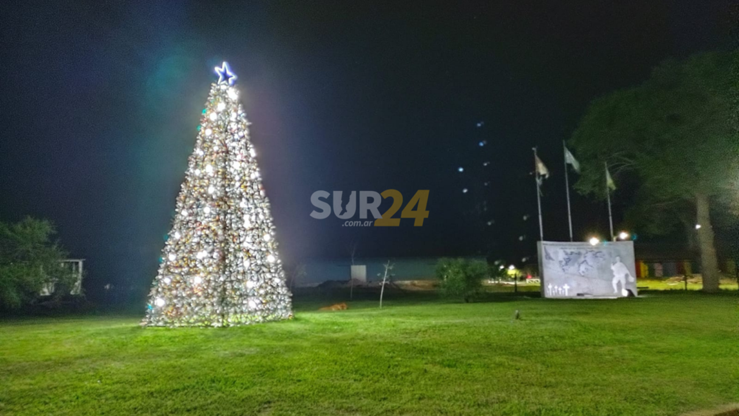 Ideas que sí: con latas de cerveza, Sancti Spiritu creó un nuevo Ecoarbolito de Navidad