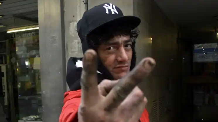 Detuvieron a Pity Álvarez por vandalizar el micro en el que viajaba