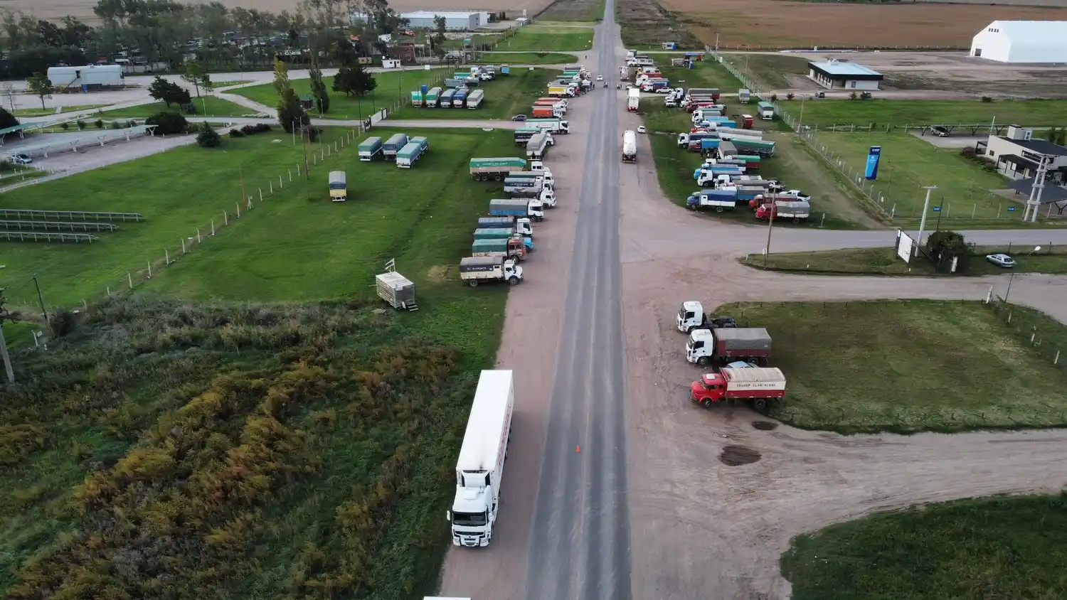 Conflicto transportista: fracasó otra reunión en la Provincia y el paro ya impacta en la exportación de granos