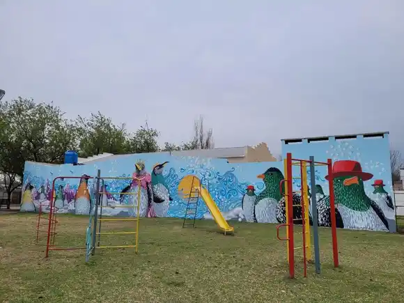Nuevo mural de Artentapiales en la Plaza del barrio Antártida Antártida Argentina