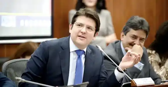 Miguel Uribe tiene "mejoría clínica": presenta respuesta favorable y estable