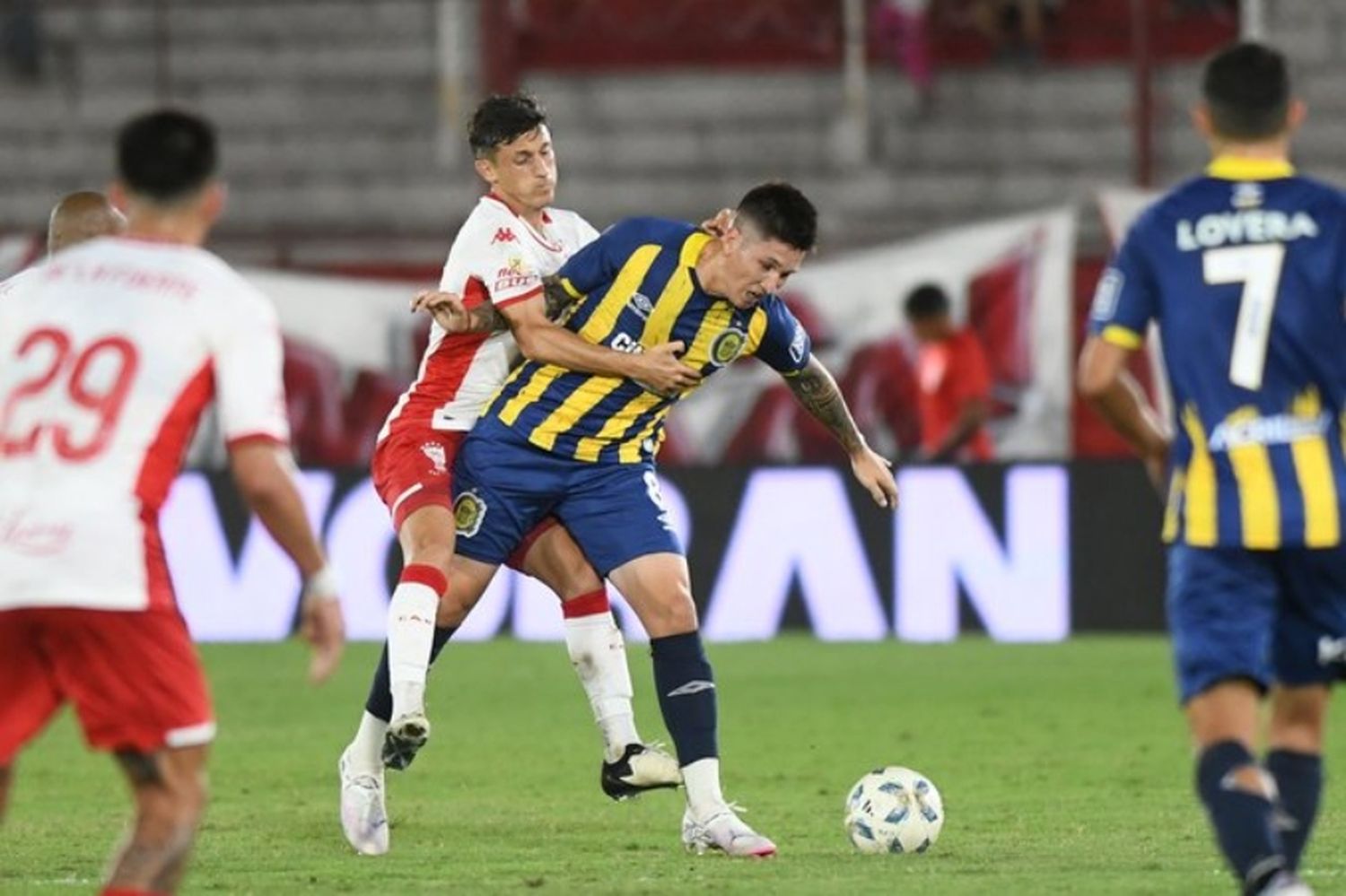 Central tuvo una mala noche en Parque Patricios y perdió 2-0 frente a Huracán