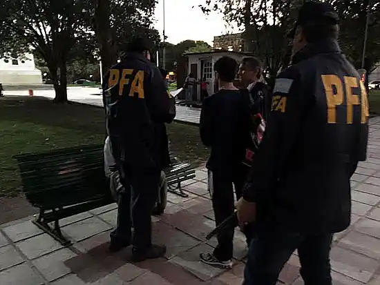 Vendía droga en plaza San Martín y a metros de los juegos infantiles