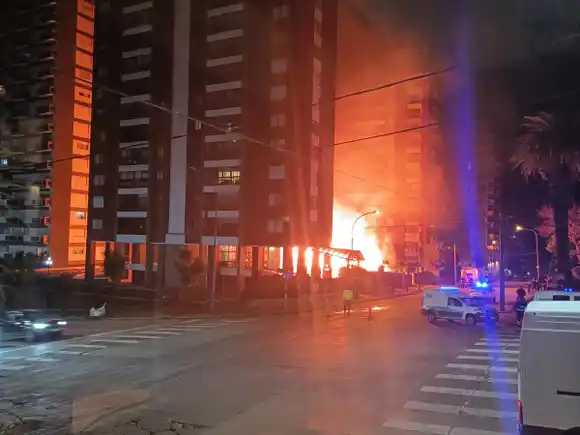 Impresionante incendio en el centro de Mar del Plata