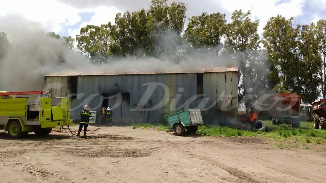 VIDEO: Incendio en un campo de la ruta 228