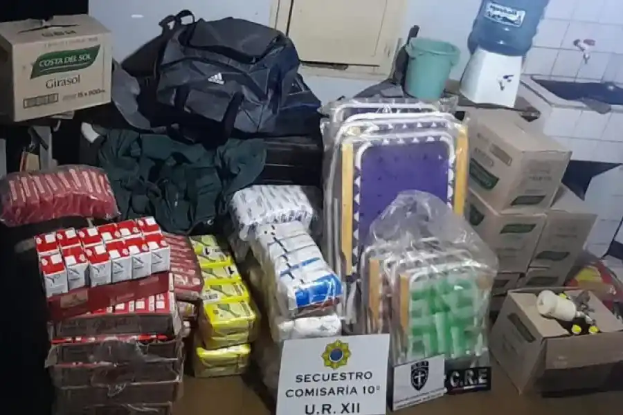 Robaron en un deposito de mercadería y hasta defecaron allí