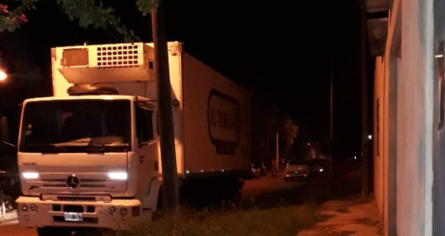Un camión justo en la esquina