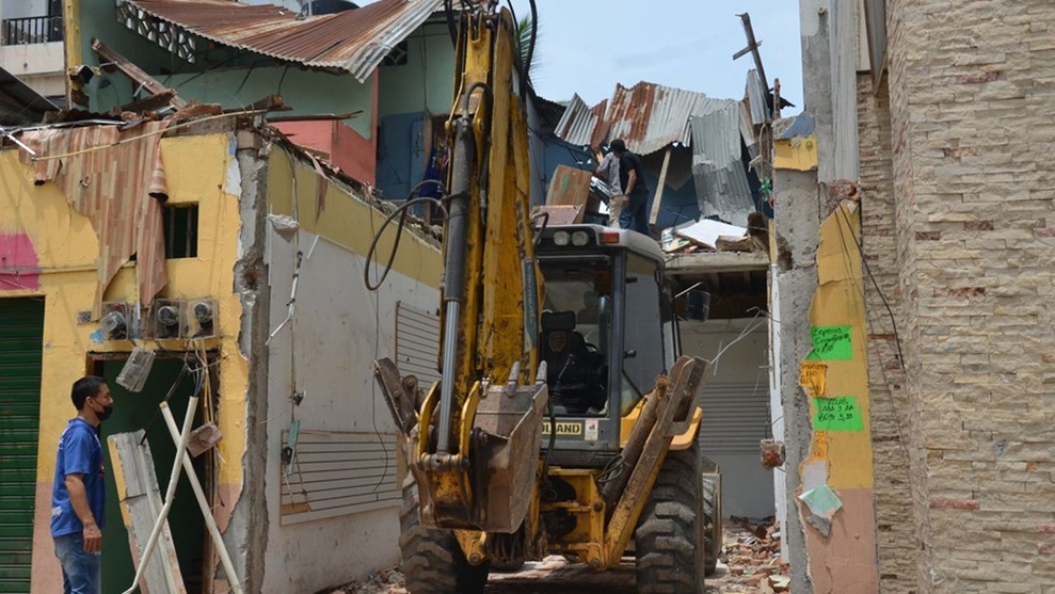 Autoridades de Ecuador y Perú evalúan daños tras el sismo que dejó al menos 15 muertos