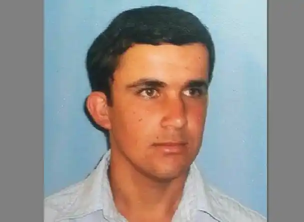 Buscan al hombre que mató de dos hachazos a su pareja