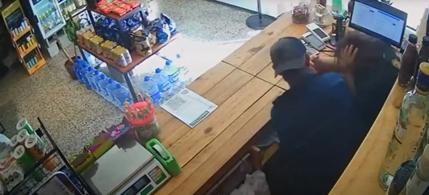 Las cámaras de seguridad captaron el momento