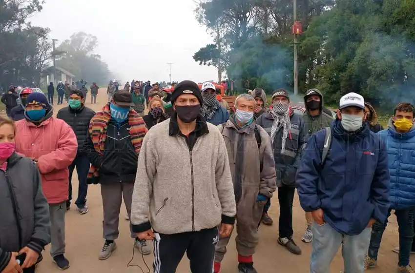 Tensión en el Basural: "Estamos de pie, en el suelo sólo cuando nos peguen"