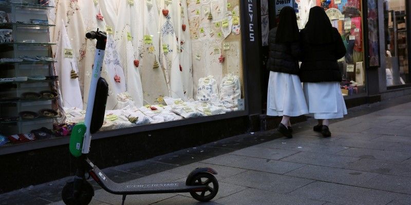 EE.UU: dos monjas robaron medio millón de dólares y lo gastaron en viajes y casinos