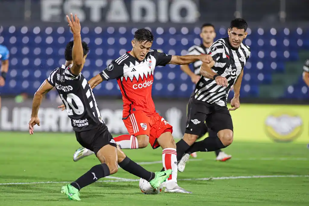 El remate de Solari, autor del primer gol de River.