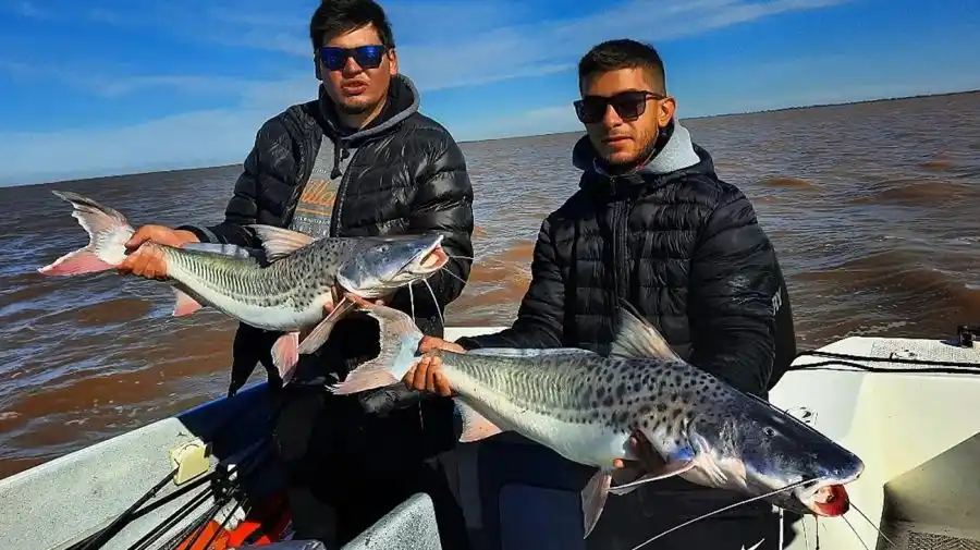 El río Gualeguay que comenzó a crecer nuevamente la buena pesca