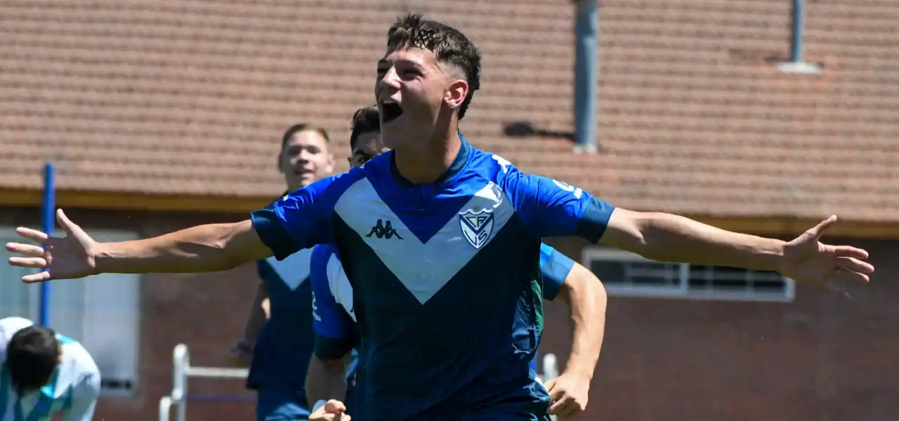 Nosei descolla en las divisiones formativas de Vélez.