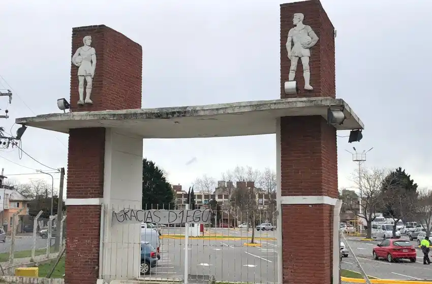 El municipio homenajeará a Maradona en las columnas del viejo estadio San Martín