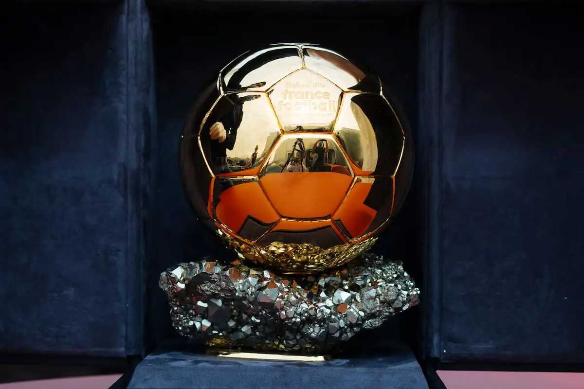 La revista France Football, organizadora del evento en soledad desde su separación de la Federación Internacional de Fútbol (FIFA) en 2016, evaluará el desempeño de los deportistas entre julio de 2025 y el 19 de julio de este año.