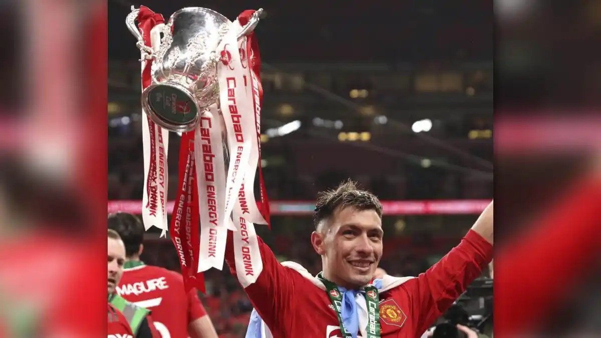 Lisandro Martínez levantó la copa