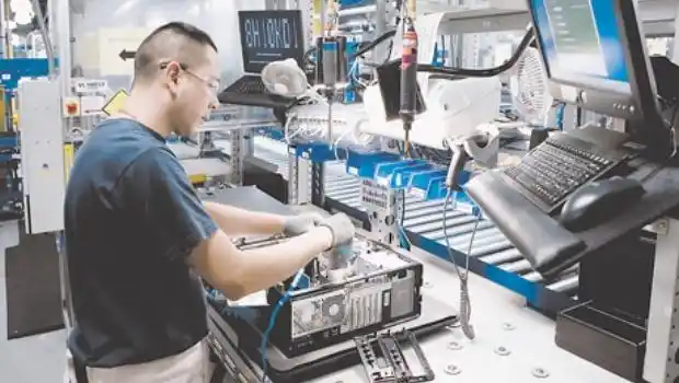 Según FIEL, la industria cayó 8,2% en junio y registró la mayor baja en 16 meses